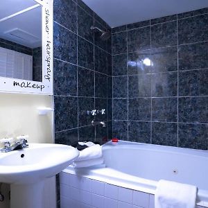 Single Room Spa Bath Mountain View